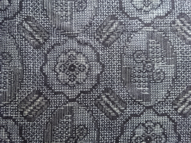 アンティーク　抽象模様織出し本場正藍泥染大島紬着物（割り込み絣）